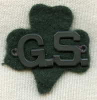 1950's Girl Scouts Beret Badge in Felt & Bronze