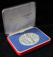 Rare 1972 Commemorative Douglas MacArthur Medal in Case Designed by Paul Calle in Mint Condition