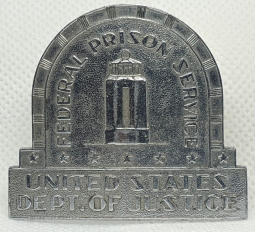 Ca 1930s-1940s Federal Prison Service US Dept of Justice Prison Guard hat Badge