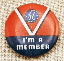 Rare WWII GE General Electric Victory Corps V for Victory Member Celluloid Pin