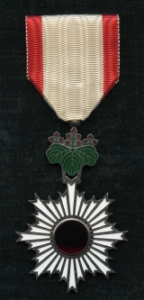 Beautiful Example WWII Imperial Japanese Order of the Rising Sun 5th Class