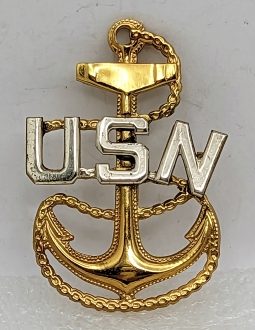 Early WWII ca 1941-42 USN CPO Hat Badge in Gilt Brass with STERLING USN