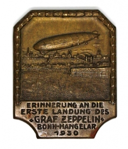 Rare 1930 Graf Zeppelin Landing at Bonn-Hangelar Souvenir Badge Tinnie