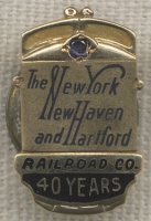 Lovely 10K New York New Haven & Hartford (NYNH&H) Railroad 40 Yr. Service Pin w/ Sapphire