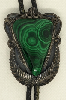 Stunning 1950s-60s Native American Bolo Tie in Silver with Malachite Great Tips Too