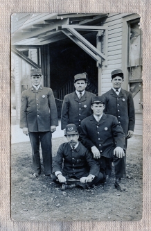Ca 1900s - 1910s Four San Antonio Fireman & 1 SAPD Officer wearing Blanket Badge #80 #22