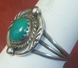 Lovely & Delicate 1940's-50's Zuni Indian Silver & Turquoise Ring