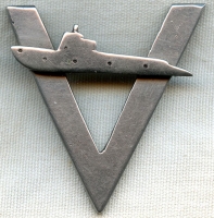 HUGE WWII USN Submarine Service "V" for Victory Pin from Portsmouth Naval Shipyard
