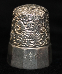 Lovely, Engraved Vintage Sterling Silver Thimble. Size 5.