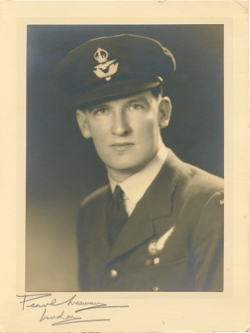Beautiful WWII RAAF Air Gunner Portrait Photo from London Studio Signed by Pearl Freeman