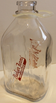 Scarce 1963 Vintage Portsmouth, NH Badger Farms' Creameries 1/2 Gallon w/ Orig. Plasti-Grip