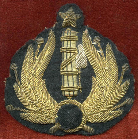 1930s - WWII MVSN Milizia Volontaria per la Sicurezza Nazionale Officer Black Cap or Fez Badge