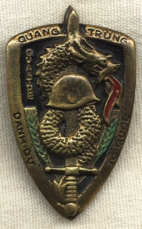 Badge from the Quang Trung Instruction Center #1/Insigne Quang Trung Centre d'Instruction