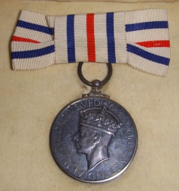 Scarce Silver WWII King's Medal For Service Awarded to Women with Case