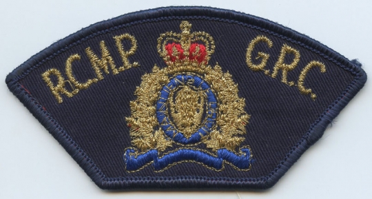 1976 Royal Canadian Mounted Police (RCMP) - Gendarmerie Royale du Canada (GRC) Badge Dark Backing