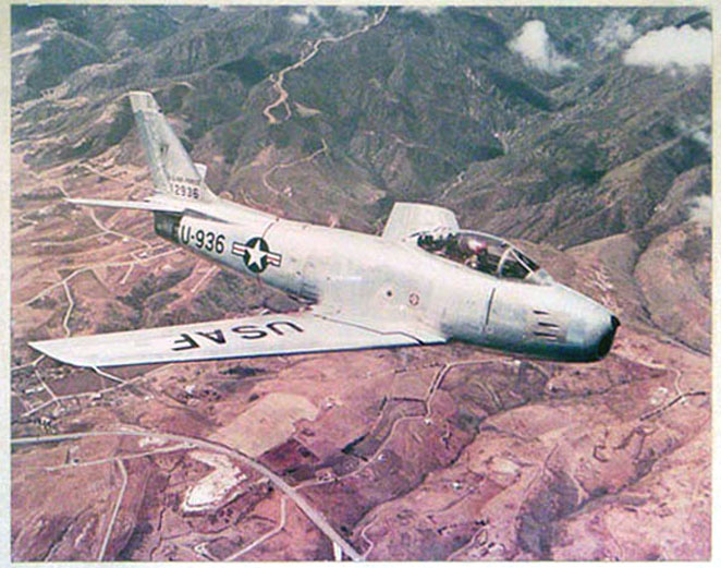 Large Period Color Photo of USAF F-86 Sabre Jet Early 1950s: Flying