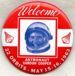 Scarce, Large 1963 Welcome Astronaut Gordon Cooper Celluloid Badge 3 1/2" in Diameter